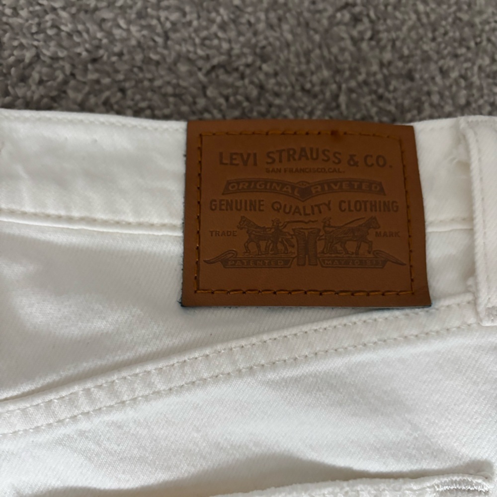 Levi’s Ribcage Ankle Jean - Picture 9 of 11